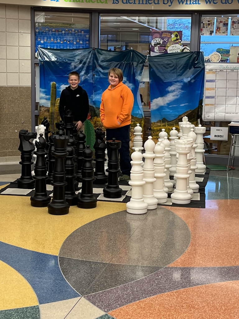 2 students playing a game of chess.