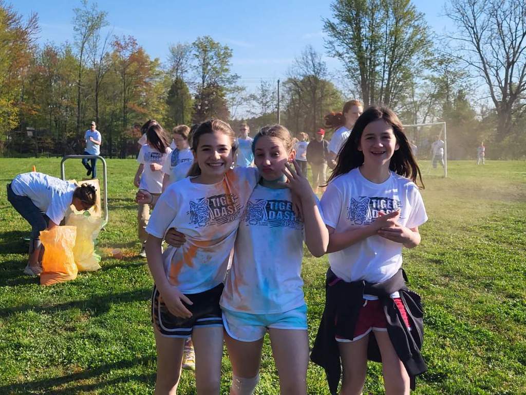 Students running through the color run