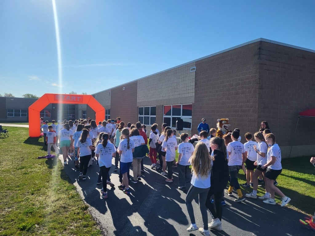 Students running through the color run